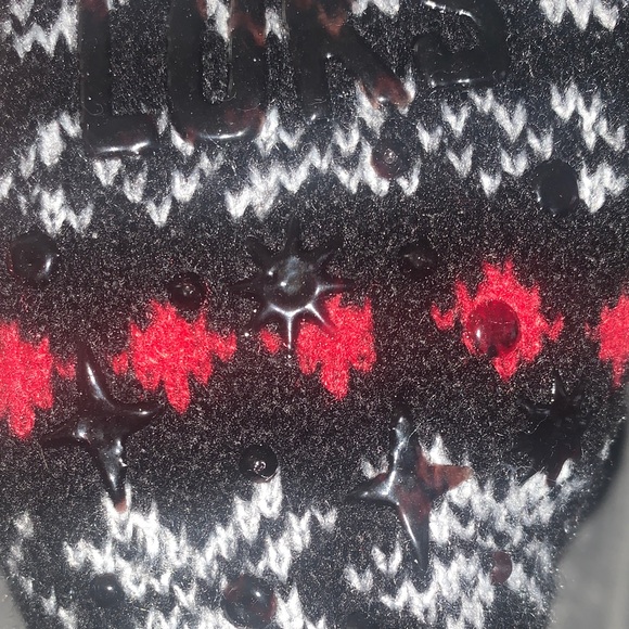 Cozy MUK LUKS Woman’s Cabin Socks Black and Red Knit 4/$20 - Picture 3 of 7